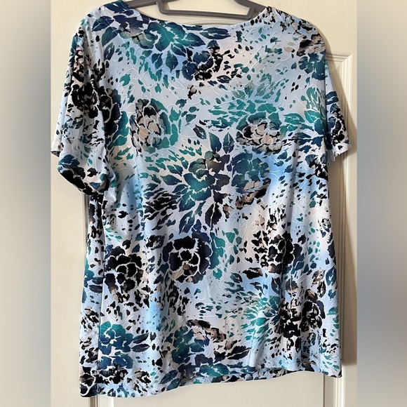 JM Collection Floral Print Textured Top - Light Blue Hues Women’s size XL - Picture 6 of 16